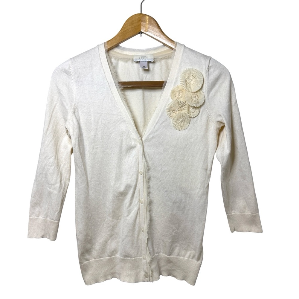 LOFT Womens 3/4 Sleeve Cardigan Sweater Flower Applique Size XS Beige Coquette‎